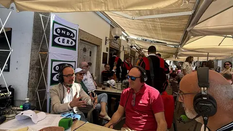 Onda Cero celebra un año más el día de la Ascensión copn un programa especial desde Porta Faxeira para disfrutar del espíritu compostelano de "as festas máis picheleiras" Onda Cero celebra un año más el día de la Ascensión copn un programa especial desde Porta Faxeira para disfrutar del espíritu compostelano de "as festas máis picheleiras"