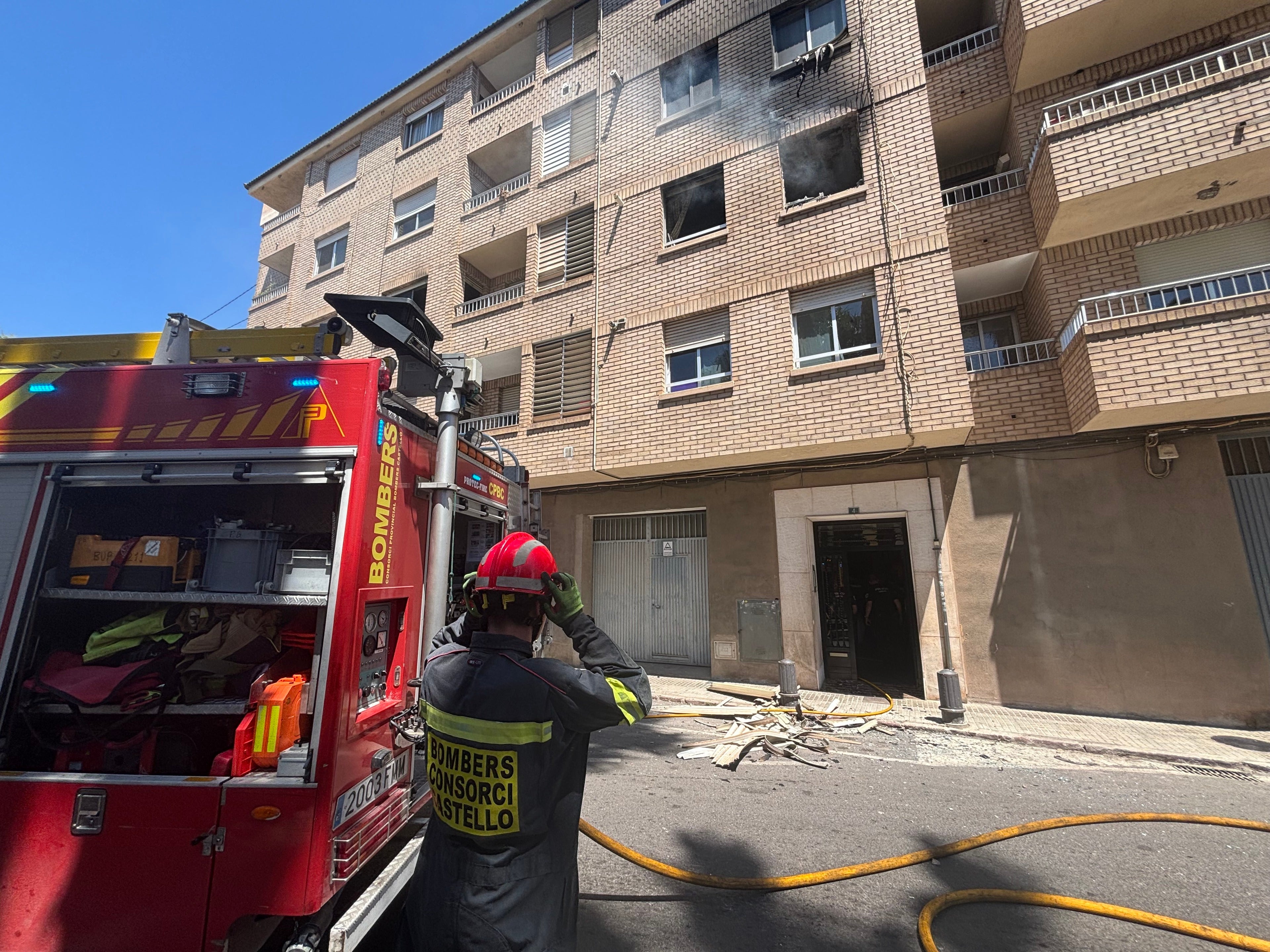 Atendidas dos mujeres por inhalación de humo en el incendio de una vivienda en Almassora Atendidas dos mujeres por inhalación de humo en el incendio de una vivienda en Almassora