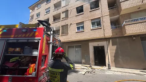 Atendidas dos mujeres por inhalación de humo en el incendio de una vivienda en Almassora Atendidas dos mujeres por inhalación de humo en el incendio de una vivienda en Almassora