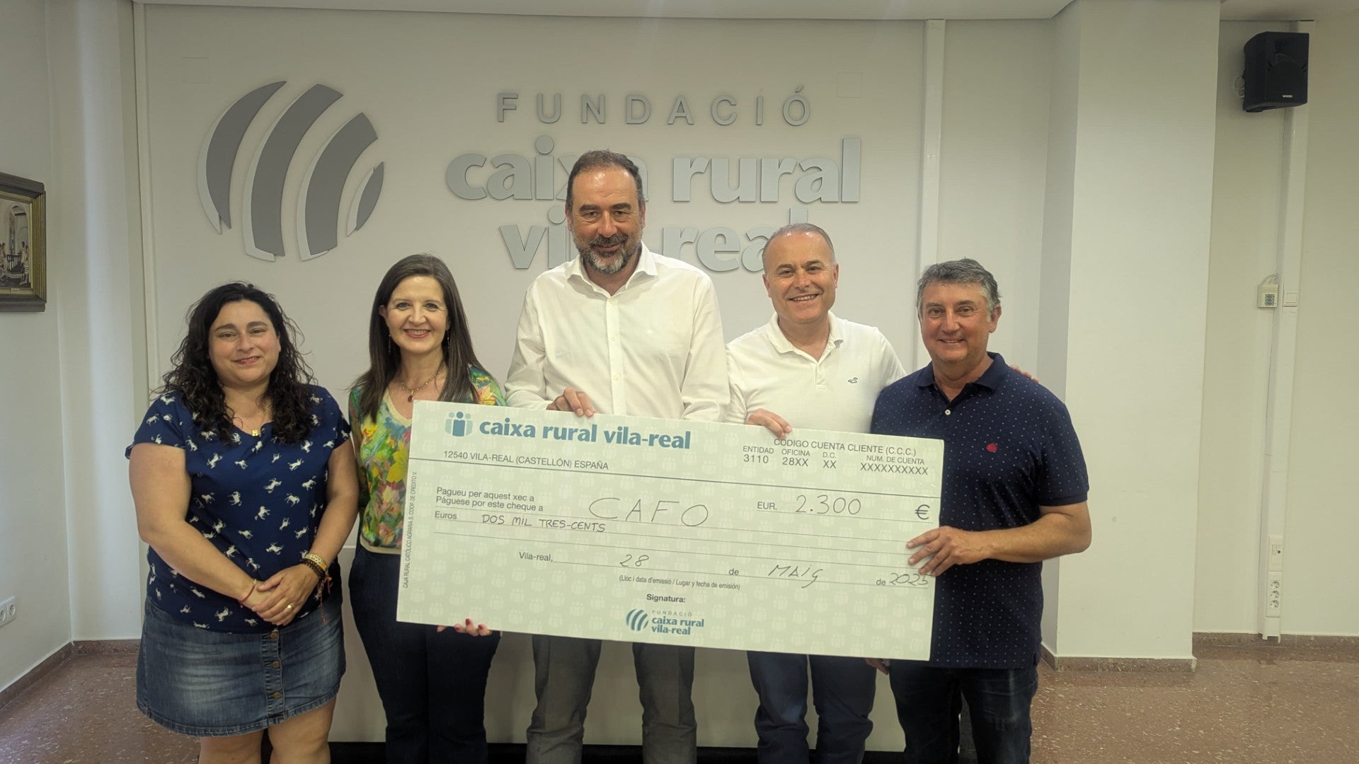 Vila-real y Fundación Caixa Rural han entregado la cantidad recaudada en la elaboración del all i oli en fiestas Vila-real y Fundación Caixa Rural han entregado la cantidad recaudada en la elaboración del all i oli en fiestas