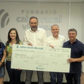 El Ayuntamiento de Vila-real y Fundación Caixa Rural han entregado lo recaudado de la elaboración del all i oli en fiestas El Ayuntamiento de Vila-real y Fundación Caixa Rural han entregado lo recaudado de la elaboración del all i oli en fiestas