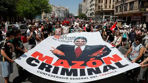 Los sindicatos convocantes de la huelga general en la Comunitat Valenciana, Intersindical, CGT, CNT y COS, celebran una manifestación por el centro de València. Los sindicatos convocantes de la huelga general en la Comunitat Valenciana, Intersindical, CGT, CNT y COS, celebran una manifestación por el centro de València.
