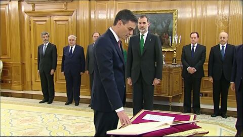 El íncreible vídeo que resume la moción de censura a Rajoy 7 años después: del bolso en el escaño a la mirada del rey Felipe VI a Pedro Sánchez