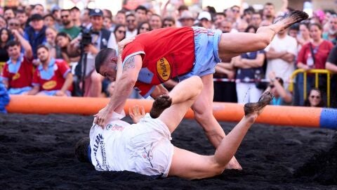 Imagen de la 'luchada' de Lucha Canaria celebrada en Madrid d&iacute;as antes de la celebraci&oacute;n del D&iacute;a de Canarias 2025