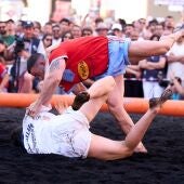 Imagen de la 'luchada' de Lucha Canaria celebrada en Madrid días antes de la celebración del Día de Canarias 2025