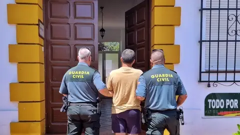 Detenido un vecino de Santa Marta de los Barros por una veintena de robos en vehículos en localidades pacenses Detenido un vecino de Santa Marta de los Barros por una veintena de robos en vehículos en localidades pacenses