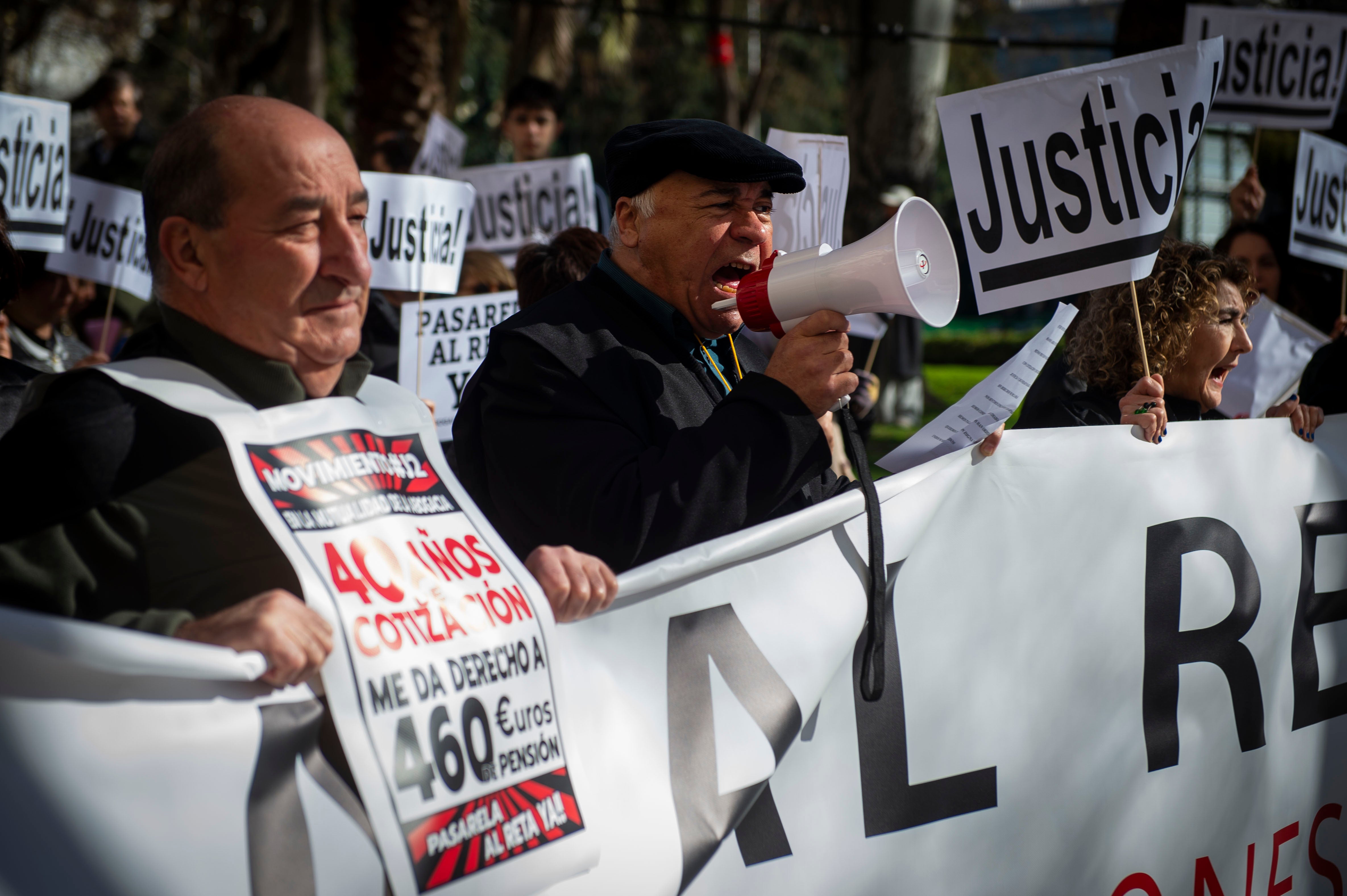 El efecto de las pensiones en el futuro de España: salarios bajos, carreras laborales más largas y un retraso de la edad de jubilación El efecto de las pensiones en el futuro de España: salarios bajos, carreras laborales más largas y un retraso de la edad de jubilación
