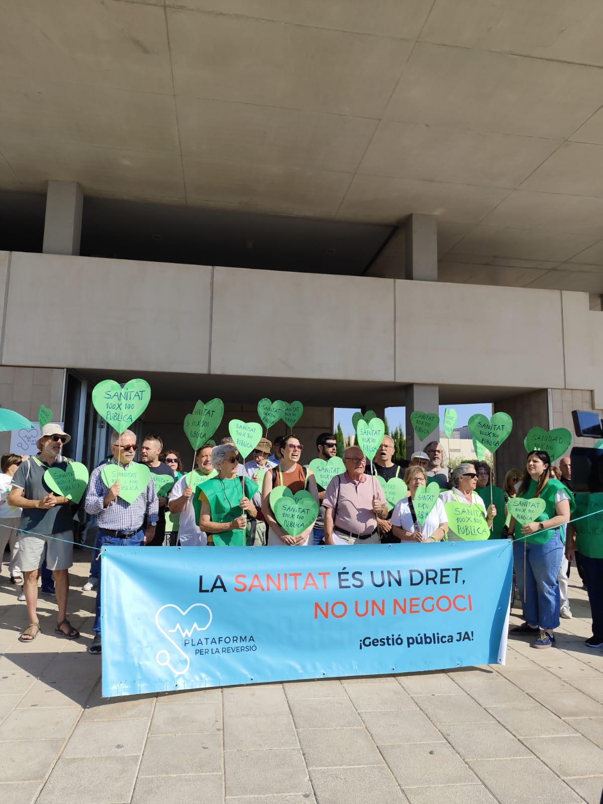 La plataforma por la reversión del Hospital del Vinalopó de Elche va a seguir movilizada pese a la prórroga del contrato de gestión del mismo La plataforma por la reversión del Hospital del Vinalopó de Elche va a seguir movilizada pese a la prórroga del contrato de gestión del mismo