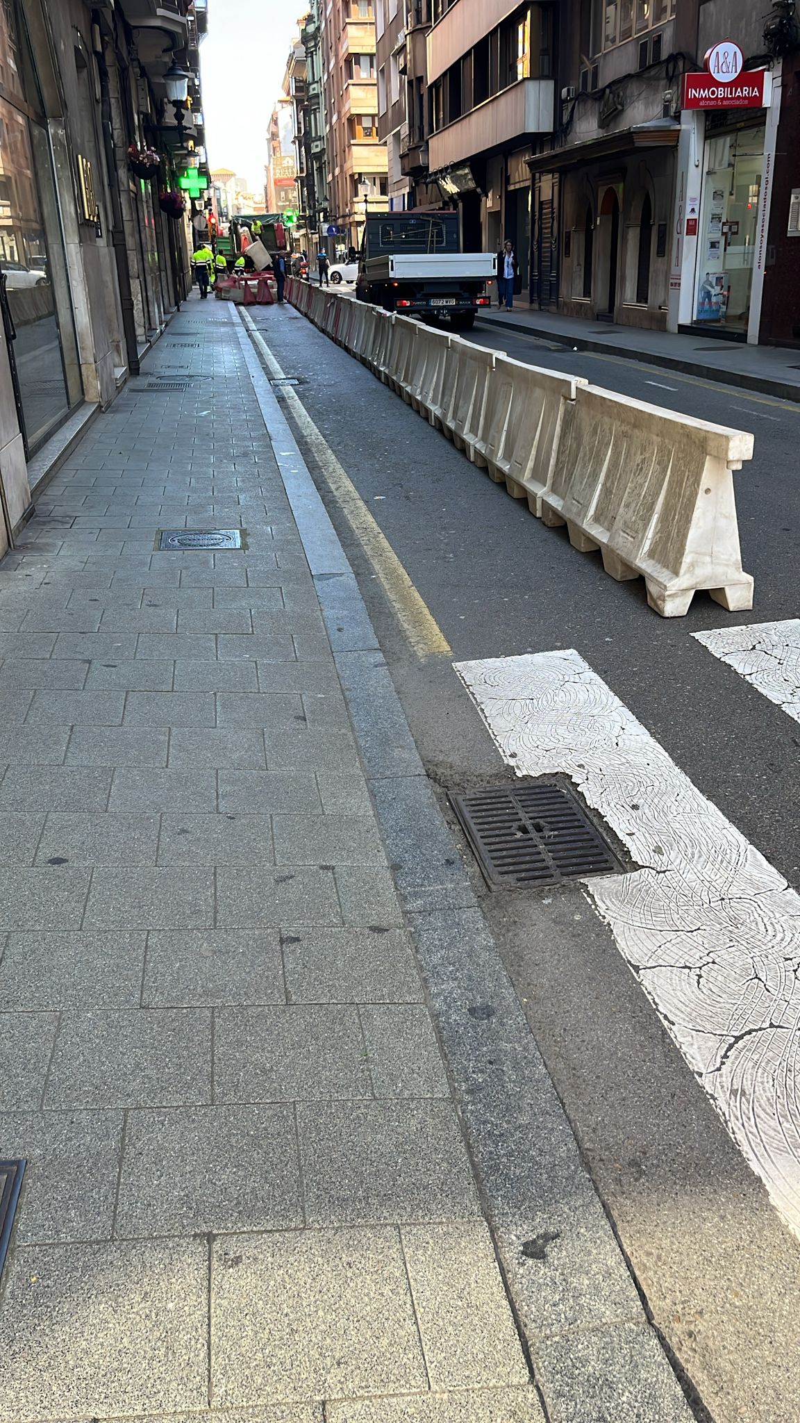 Los negocios de la Calle Munuza no tienen dónde descargar Los negocios de la Calle Munuza no tienen dónde descargar