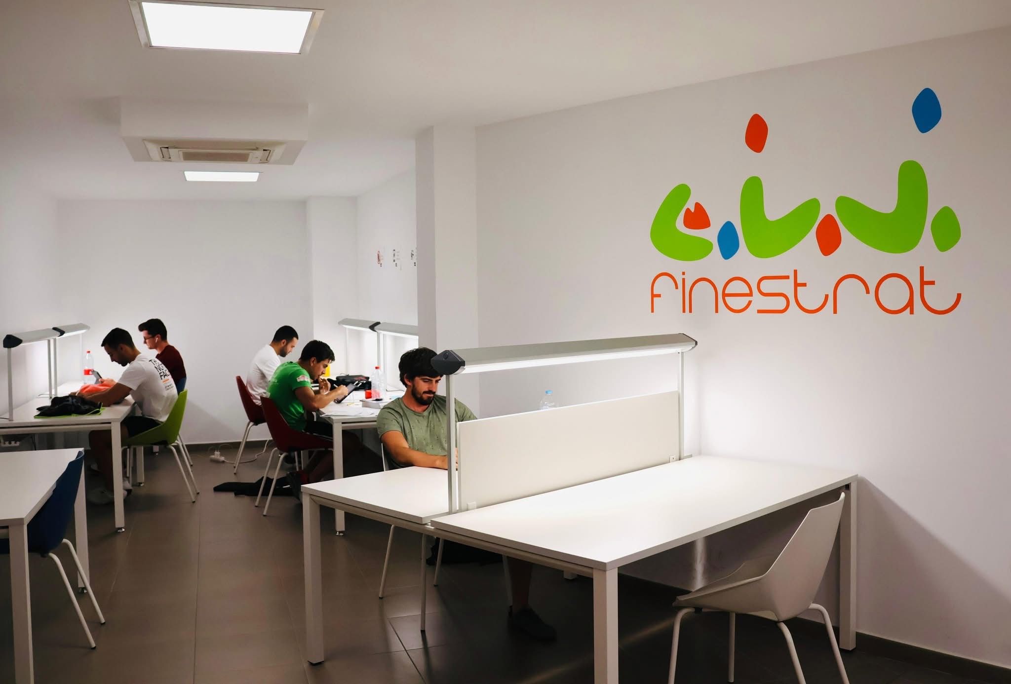 El Ayuntamiento de Finestrat ha aumentado las ayudas para estudiantes universitarios y de ciclos formativos de grado superior El Ayuntamiento de Finestrat ha aumentado las ayudas para estudiantes universitarios y de ciclos formativos de grado superior