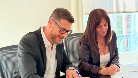 El portavoz parlamentario del PP, Sebastià Sagreras, y la portavoz parlamentaria de Vox, Manuela Cañadas. El portavoz parlamentario del PP, Sebastià Sagreras, y la portavoz parlamentaria de Vox, Manuela Cañadas.