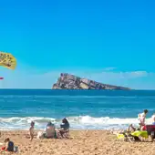 Villajoyosa y Benidorm preparan sus playas para los próximos meses estivales Villajoyosa y Benidorm preparan sus playas para los próximos meses estivales