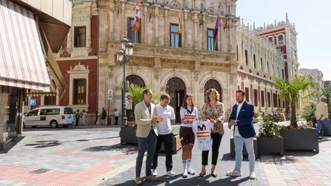 El equipo ciclista Movistar Gravel Squad recorre la provincia de Palencia para promocionar el territorio de la mano de Cyclope .