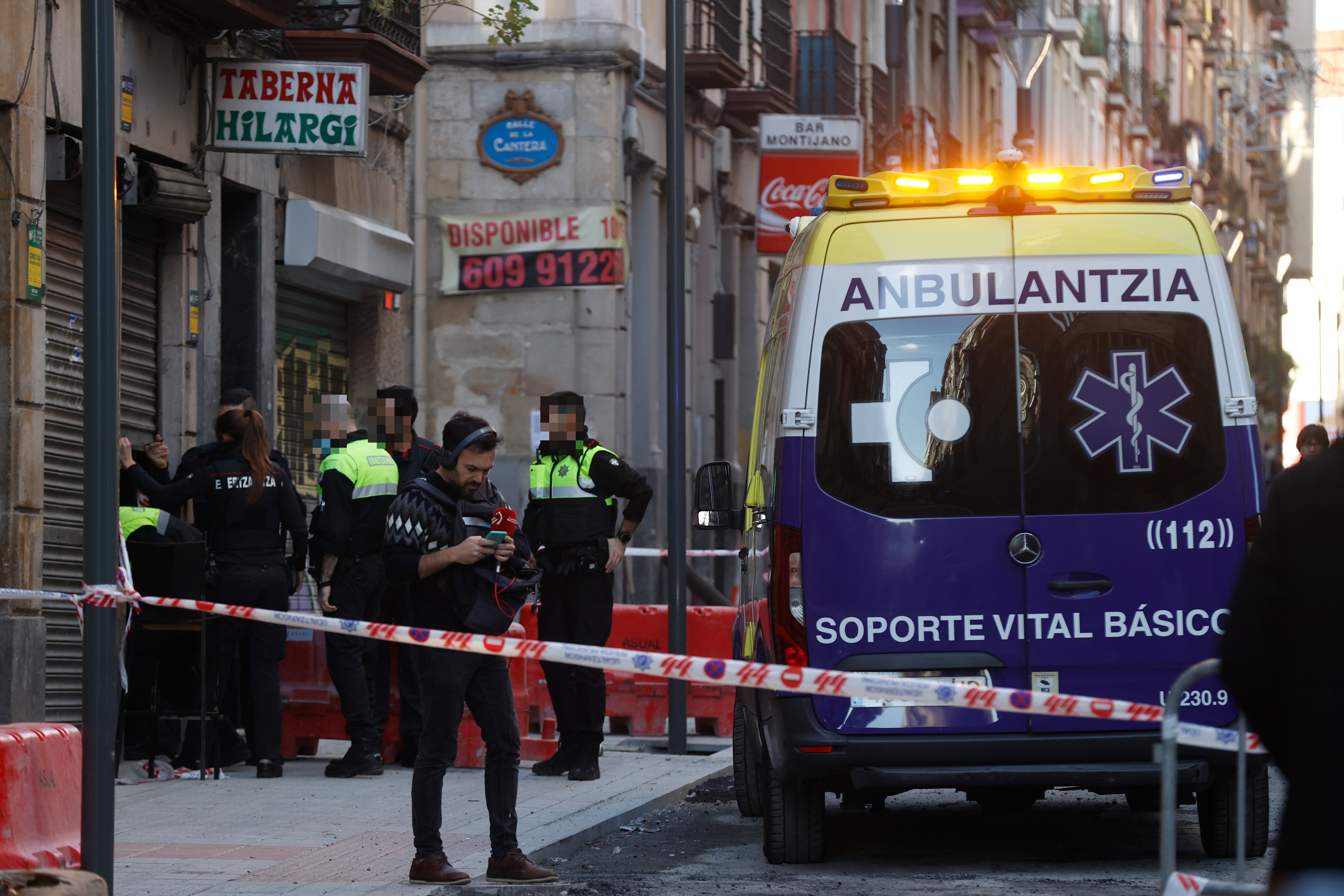 Un hombre mata a su hija de 13 años y después se suicida en Bilbao Un hombre mata a su hija de 13 años y después se suicida en Bilbao