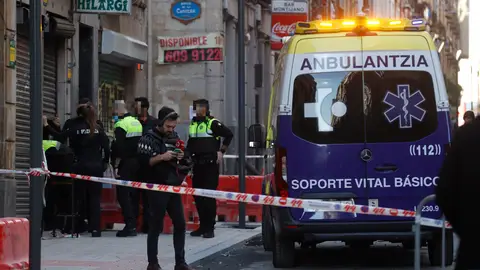 Imagen de archivo de un operativo de la Ertzaintza en Bilbao. Imagen de archivo de un operativo de la Ertzaintza en Bilbao.