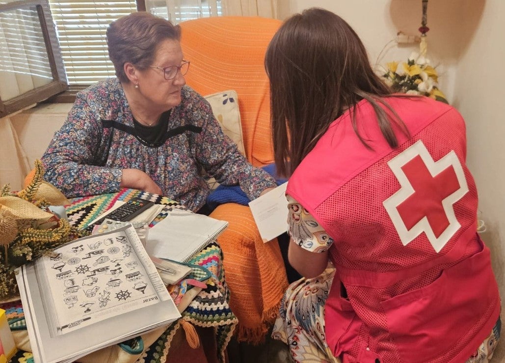 Cruz Roja Albacete ayuda a 300 personas en situación de soledad no deseada Cruz Roja Albacete ayuda a 300 personas en situación de soledad no deseada
