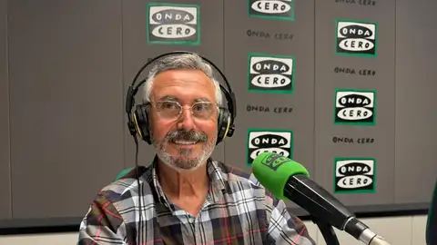 El fotógrafo Toni Fullera visita los estudios de Onda Cero Castellón. El fotógrafo Toni Fullera visita los estudios de Onda Cero Castellón.