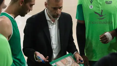 Adrià Alonso y el Cáceres Patrimonio separan sus caminos Adrià Alonso y el Cáceres Patrimonio separan sus caminos