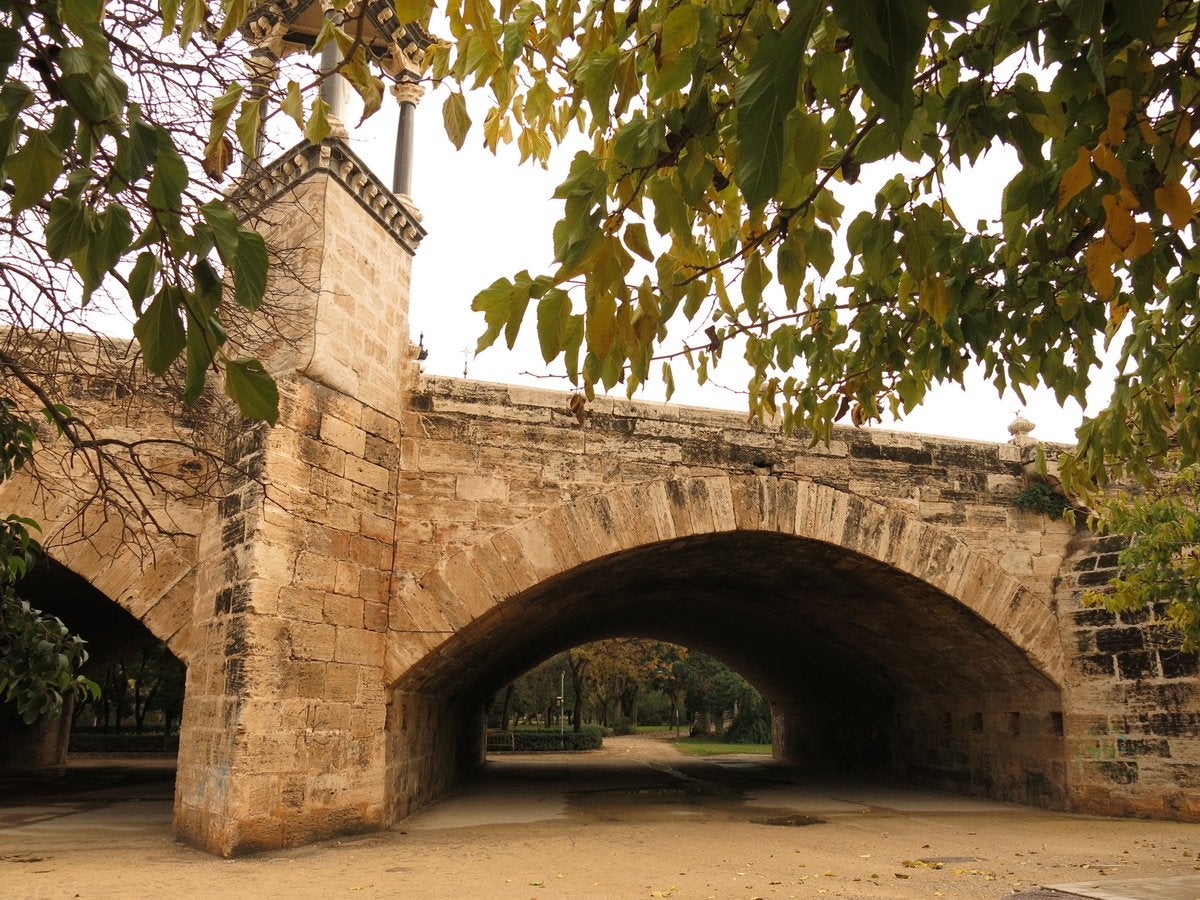 València adjudica la limpieza de pintadas en monumentos y puentes históricos València adjudica la limpieza de pintadas en monumentos y puentes históricos