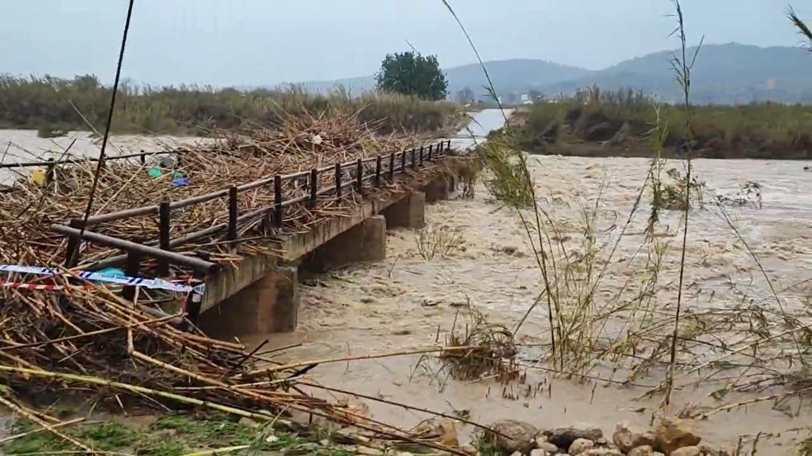 Llombai pide la reanudación de las obras del puente sobre el río Magro a su paso por la localidad Llombai pide la reanudación de las obras del puente sobre el río Magro a su paso por la localidad