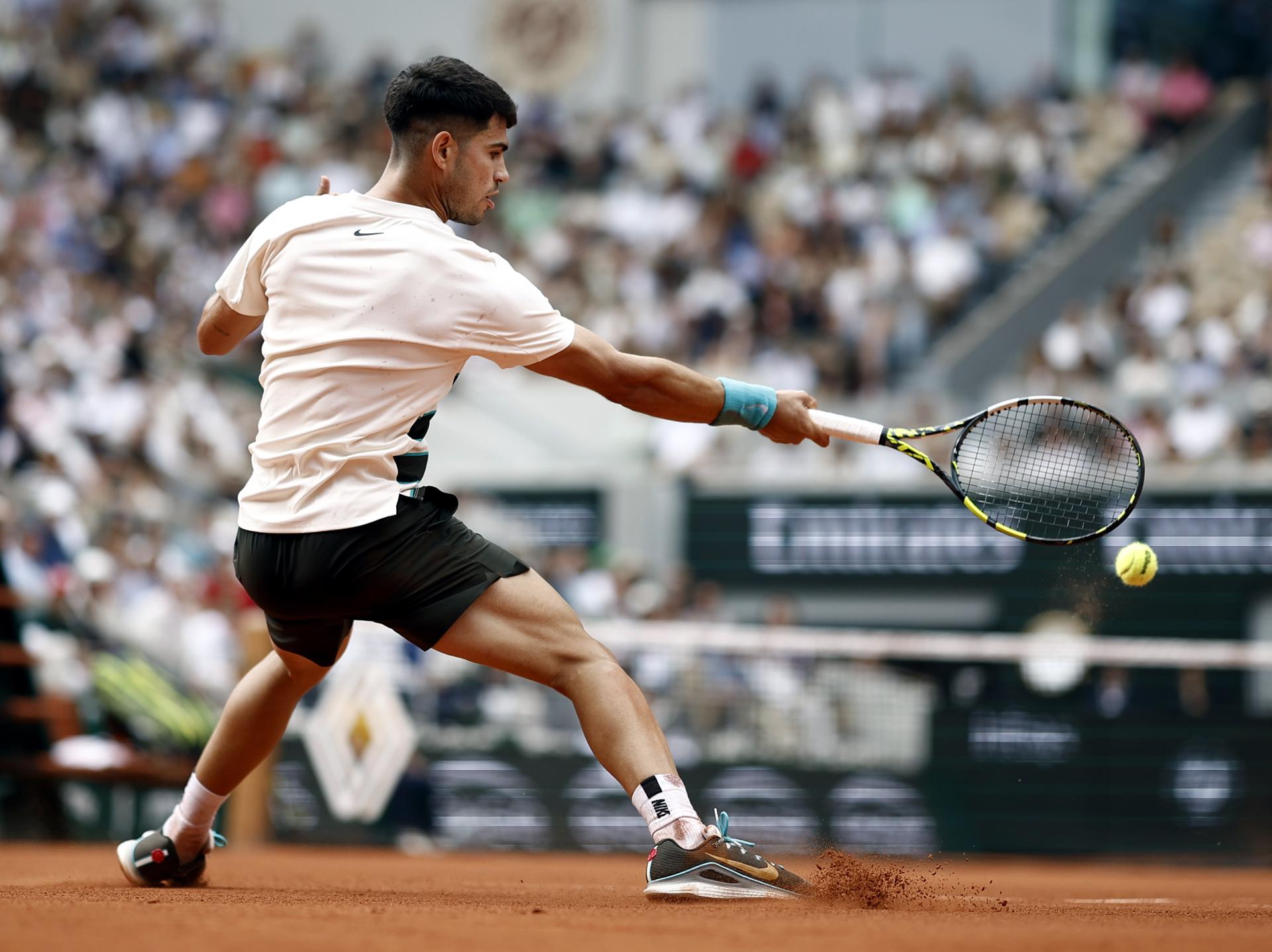 Alcaraz pone rumbo a los cuartos de final en París Alcaraz pone rumbo a los cuartos de final en París