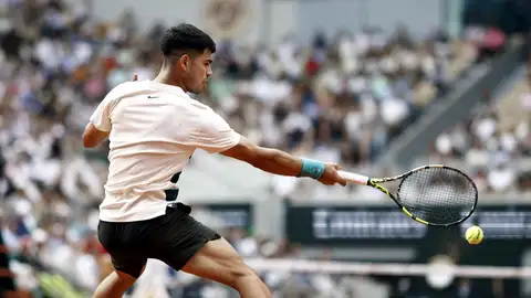 Carlos Alcaraz en acción durante el partido contra Ben Shelton Carlos Alcaraz en acción durante el partido contra Ben Shelton