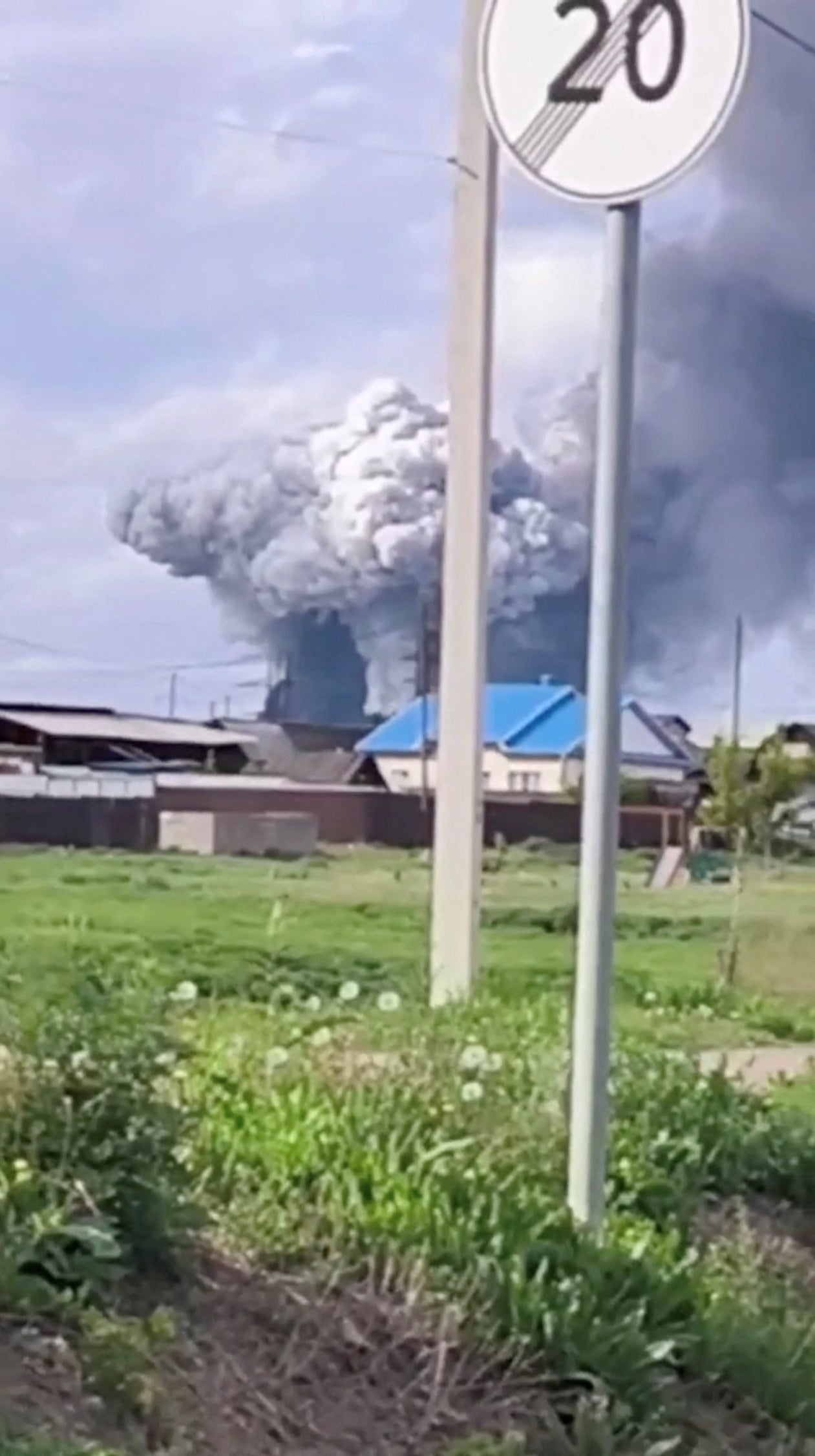Ucrania asegura haber desplegado su mayor ataque contra la aviación rusa en una operación especial Ucrania asegura haber desplegado su mayor ataque contra la aviación rusa en una operación especial