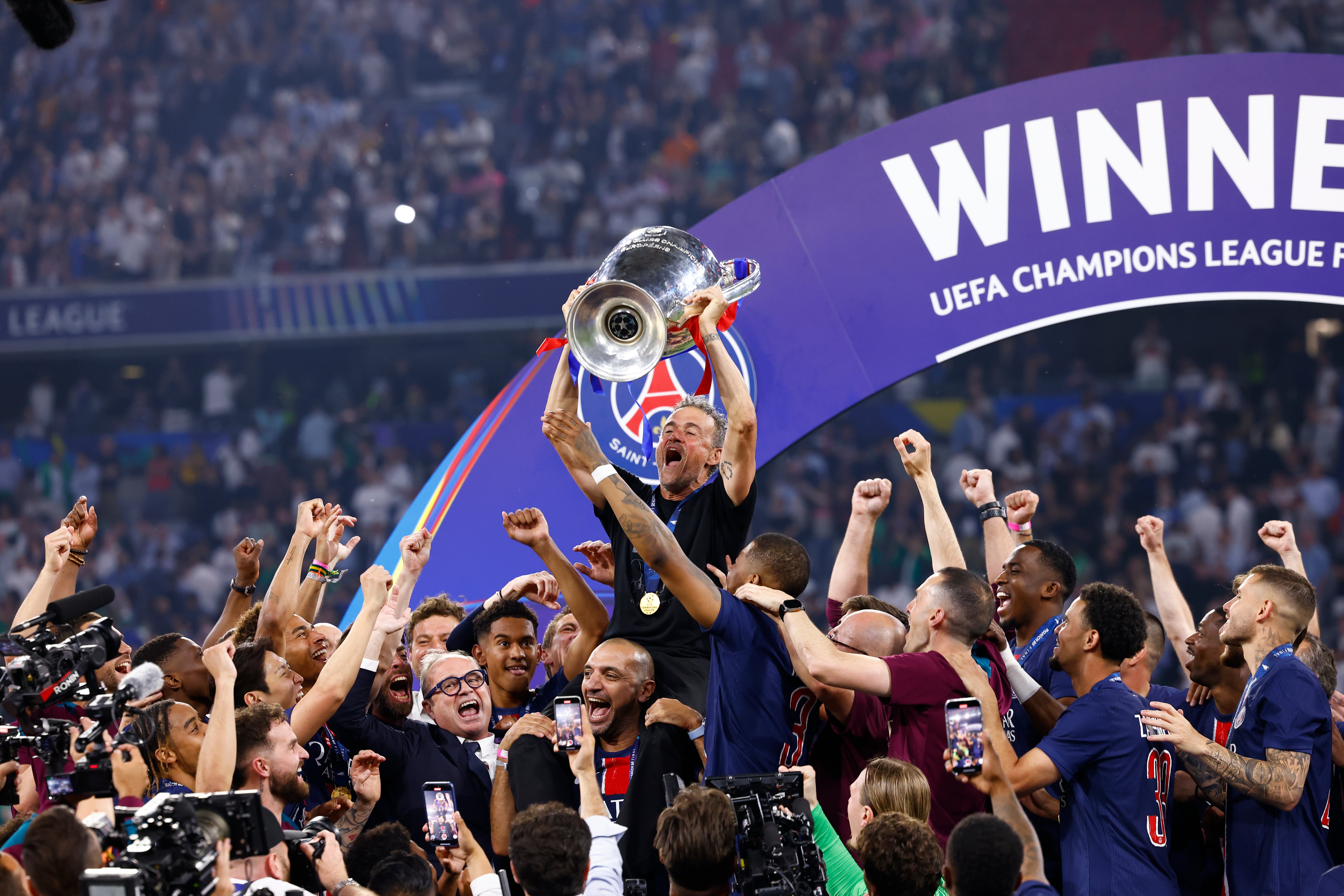 El PSG de Luis Enrique gana su primera Champions tras marcarle una 'manita' al Inter (5-0) El PSG de Luis Enrique gana su primera Champions tras marcarle una 'manita' al Inter (5-0)