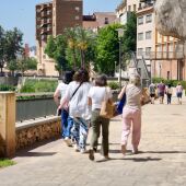 Ciudadanos participando en la experiencia turística. 