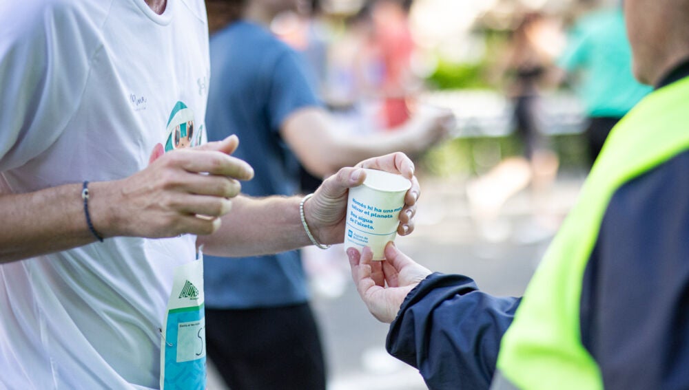 La companyia col·labora en diverses curses populars per reduir l’impacte ambiental i fomentar la hidratació sostenible