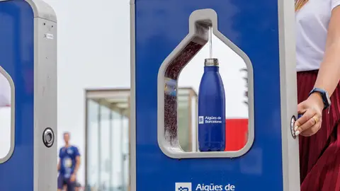 Aigües de Barcelona va instal·lar fonts d'aigua a la darrera edició de la Copa Amèrica de vela per reduir els residus plàstics. Aigües de Barcelona va instal·lar fonts d'aigua a la darrera edició de la Copa Amèrica de vela per reduir els residus plàstics.
