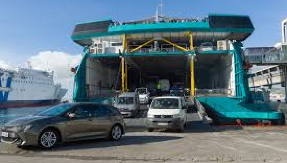 Los coches son muy numerosos cada año en Ibiza