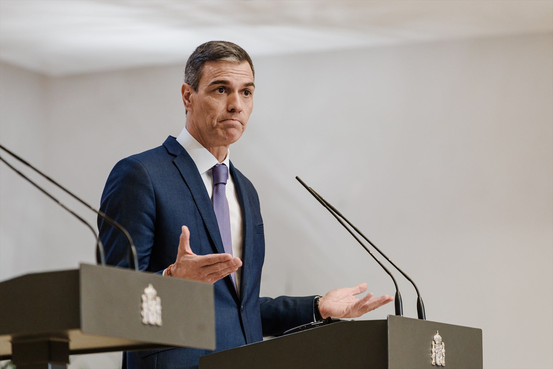 La estrategia del silencio: Sánchez elude pronunciarse tras el "espectáculo" de Leire Díez y Víctor de Aldama La estrategia del silencio: Sánchez elude pronunciarse tras el "espectáculo" de Leire Díez y Víctor de Aldama