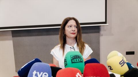 La exmiltante Leire D&iacute;ez durante la rueda de prensa
