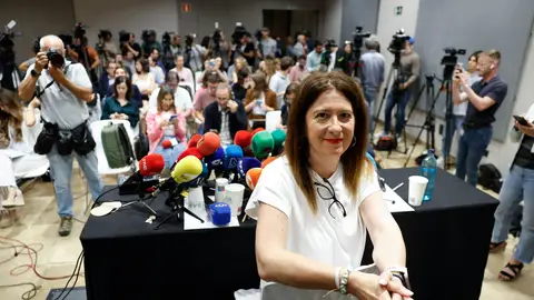 La exmilitante socialista Leire Díez comparece este miércoles ante los medios después de solicitar su baja en el PSOE, donde declaró este martes por el expediente que tenía abierto al conocerse unos audios en los que reclamaba información comprometedora contra la UCO. La exmilitante socialista Leire Díez comparece este miércoles ante los medios después de solicitar su baja en el PSOE, donde declaró este martes por el expediente que tenía abierto al conocerse unos audios en los que reclamaba información comprometedora contra la UCO.