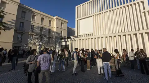El Museo Helga de Alvear celebrará el 20 de junio el Día Mundial de los Refugiados con cine, cocina, música y visitas comentadas El Museo Helga de Alvear celebrará el 20 de junio el Día Mundial de los Refugiados con cine, cocina, música y visitas comentadas