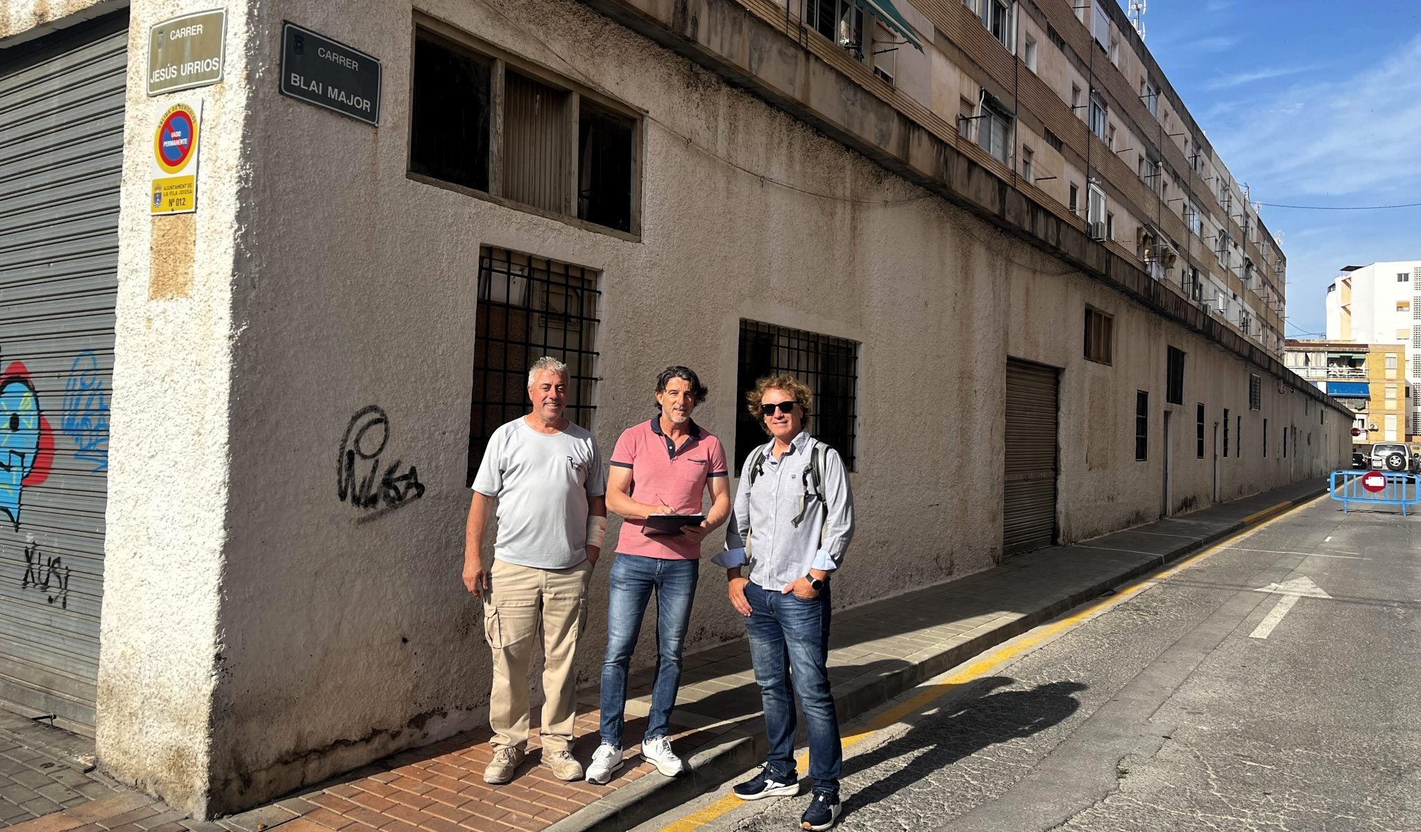 El Ayuntamiento de Villajoyosa inicia las obras de sustitución de las cubiertas en los locales de la calle Blai Mayor El Ayuntamiento de Villajoyosa inicia las obras de sustitución de las cubiertas en los locales de la calle Blai Mayor