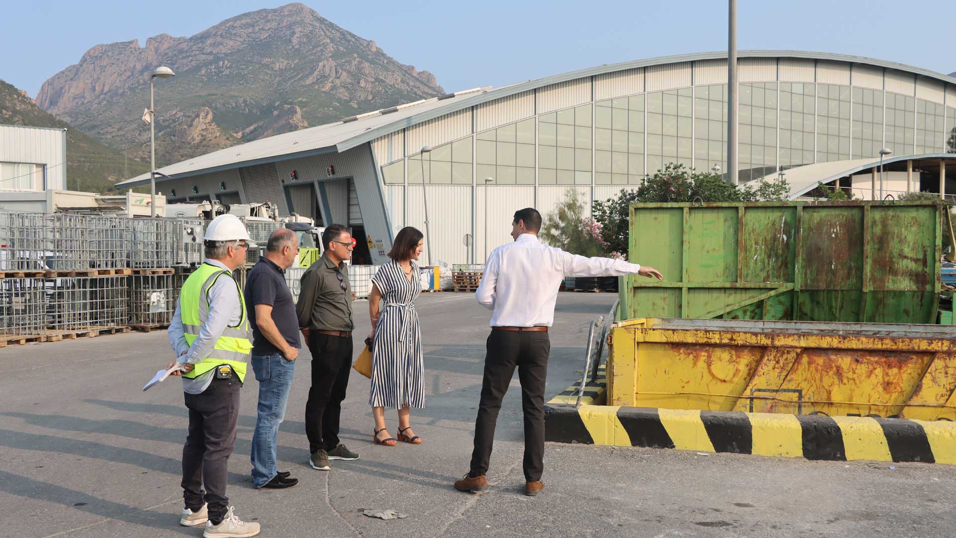 Benidorm inicia la mejora del ecoparque antes de su cesión al Consorci Mare, que bonificará a los usuarios responsables Benidorm inicia la mejora del ecoparque antes de su cesión al Consorci Mare, que bonificará a los usuarios responsables