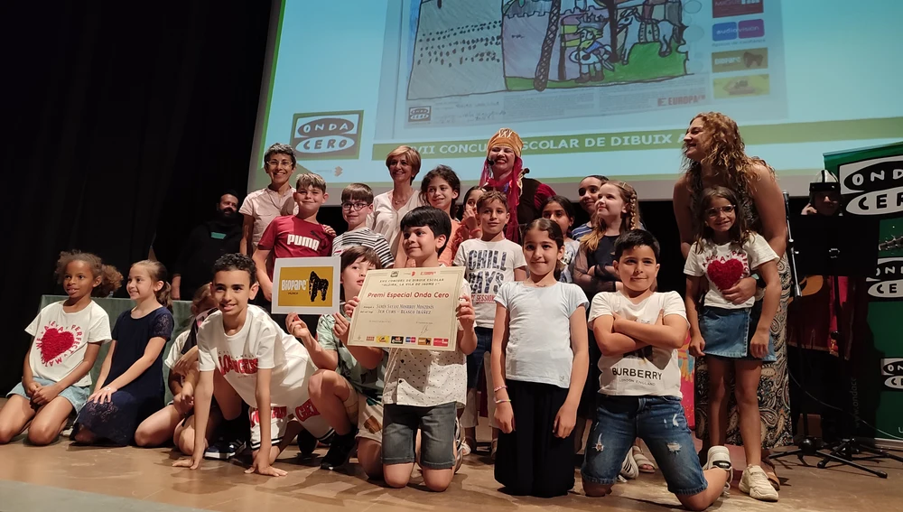 Samín Sayani Monrroy Monzonís y sus compañeros de clase de 3º del colegio Blasco Ibáñez de Alzira Samín Sayani Monrroy Monzonís y sus compañeros de clase de 3º del colegio Blasco Ibáñez de Alzira