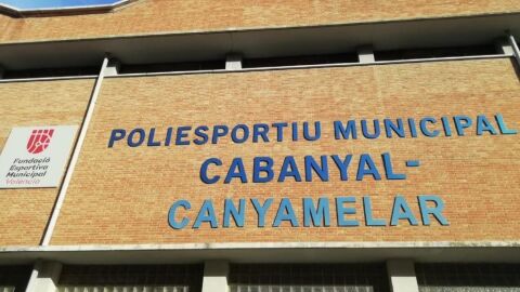 Fachada del polideportivo de El Cabanyal