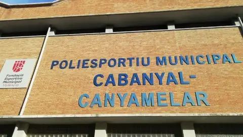 Fachada del polideportivo de El Cabanyal obras