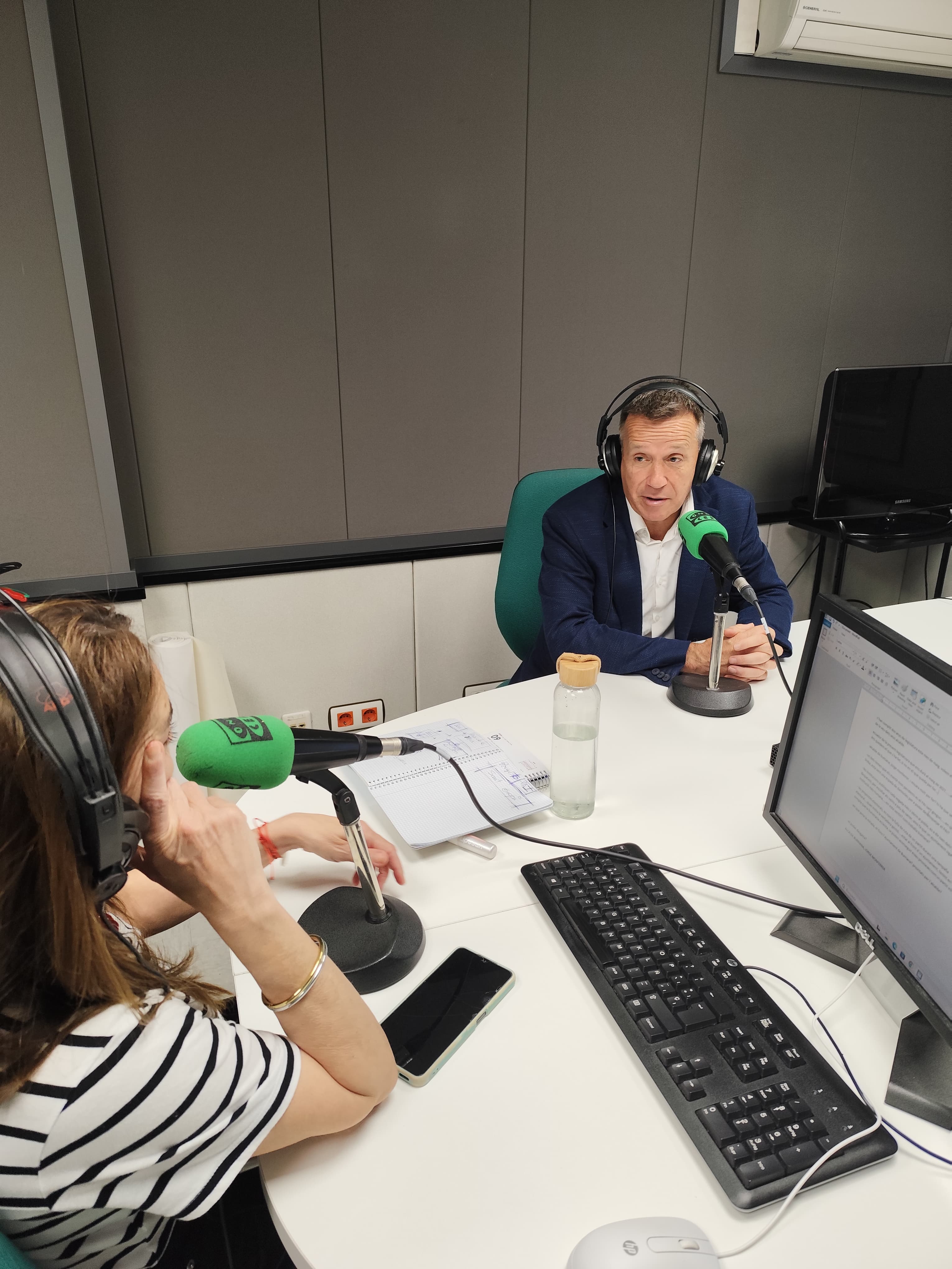 Jorge Monferrer: " Ponemos al ciudadano en el centro de nuestra gestión escuchándolo en todo momento" Jorge Monferrer: " Ponemos al ciudadano en el centro de nuestra gestión escuchándolo en todo momento"