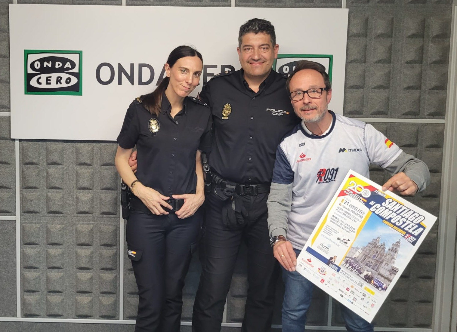 La Policia Nacional agradece en Onda Cero que la carrera solidaria a favor de Acem el próximo 21 de junio será para "competir pero también para compartir" y el padrino Roberto Vilar avanza que "por primera vez correré por las rúas de Santiago" La Policia Nacional agradece en Onda Cero que la carrera solidaria a favor de Acem el próximo 21 de junio será para "competir pero también para compartir" y el padrino Roberto Vilar avanza que "por primera vez correré por las rúas de Santiago"