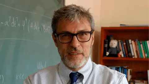 El físico mexicano Miguel Alcubierre conversará en Huesca sobre cómo viajar más rápido que la luz El físico mexicano Miguel Alcubierre conversará en Huesca sobre cómo viajar más rápido que la luz