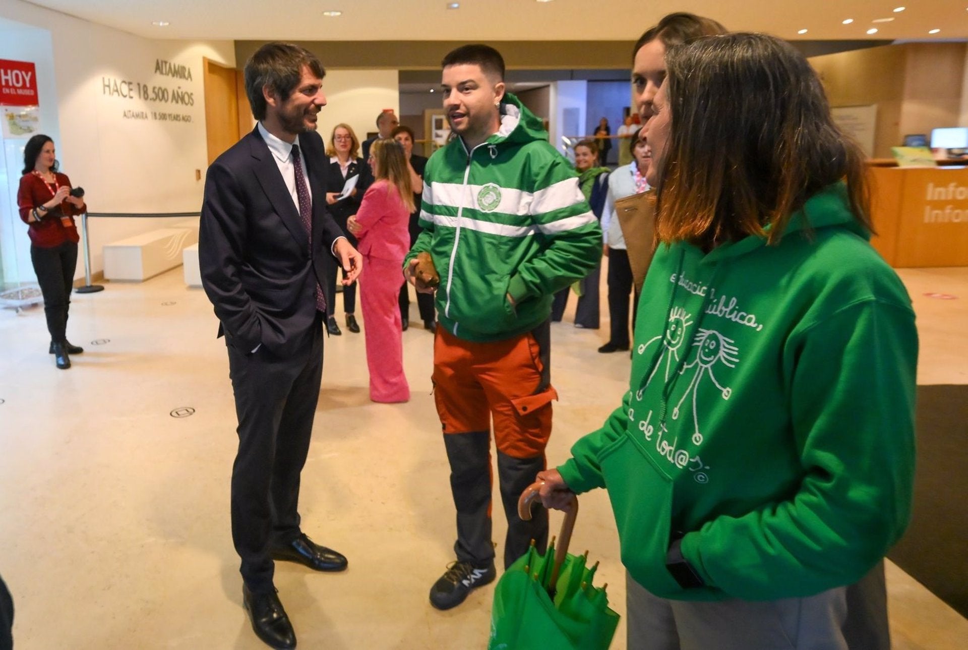 La Junta de Personal Docente acude a Altamira a reclamar a Buruaga la adecuación salarial La Junta de Personal Docente acude a Altamira a reclamar a Buruaga la adecuación salarial