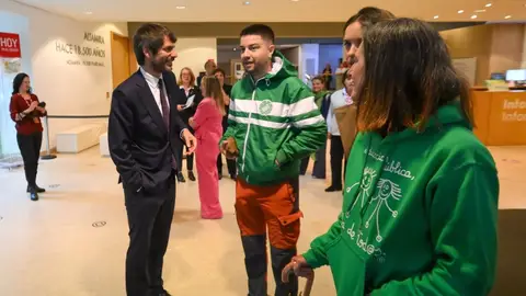 Representantes de la Junta de Personal Docente de Cantabria con el ministro de Cultura, Ernest Urtasun Representantes de la Junta de Personal Docente de Cantabria con el ministro de Cultura, Ernest Urtasun