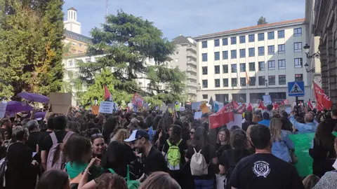 Concentración de profesores asturianos ante la Consejería de Educación del Principado. Concentración de profesores asturianos ante la Consejería de Educación del Principado.