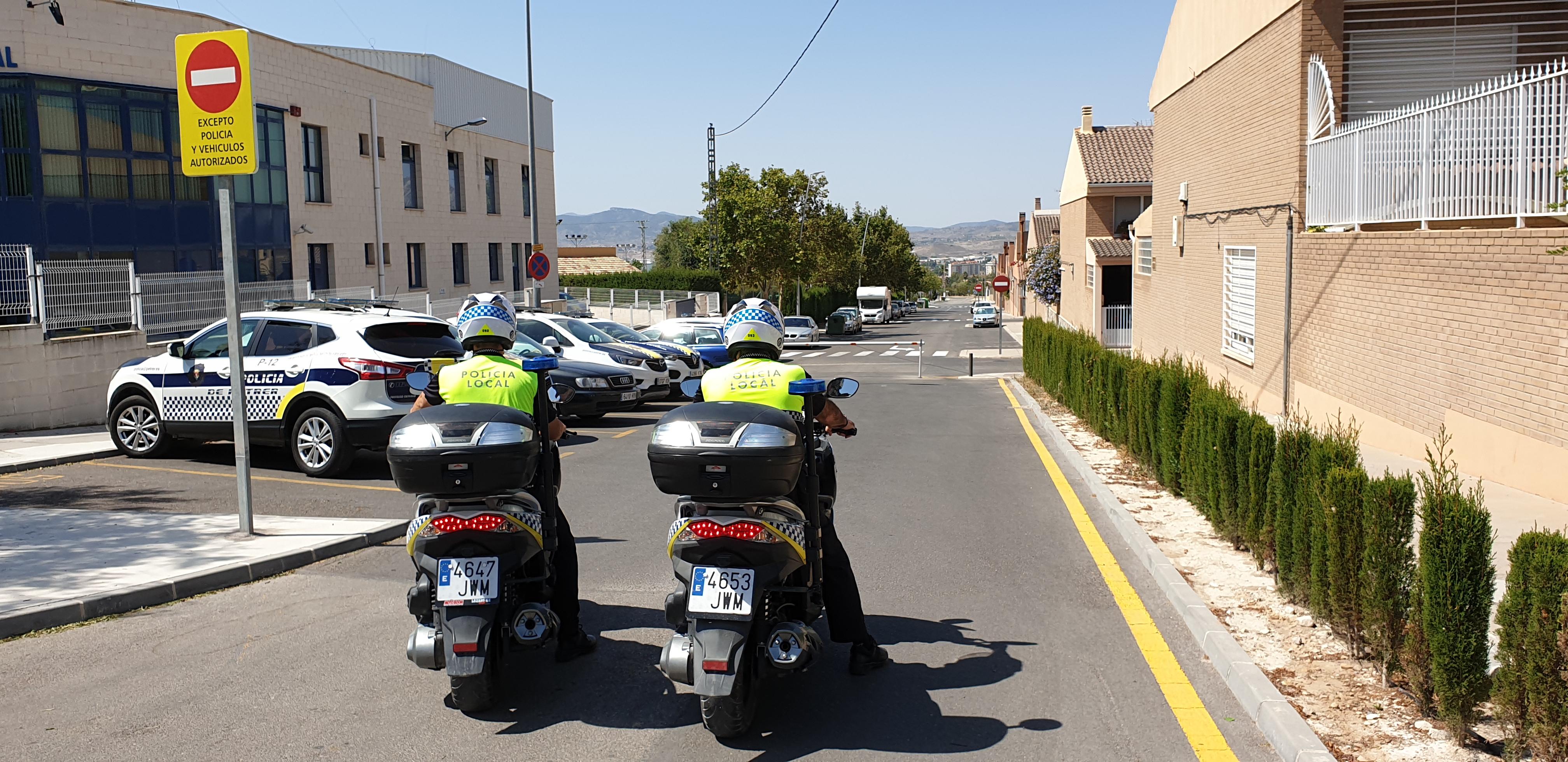 La Policía Local de Petrer detiene a un hombre por agredir a su pareja que se tuvo que buscar cobijo en dependencias municipales La Policía Local de Petrer detiene a un hombre por agredir a su pareja que se tuvo que buscar cobijo en dependencias municipales