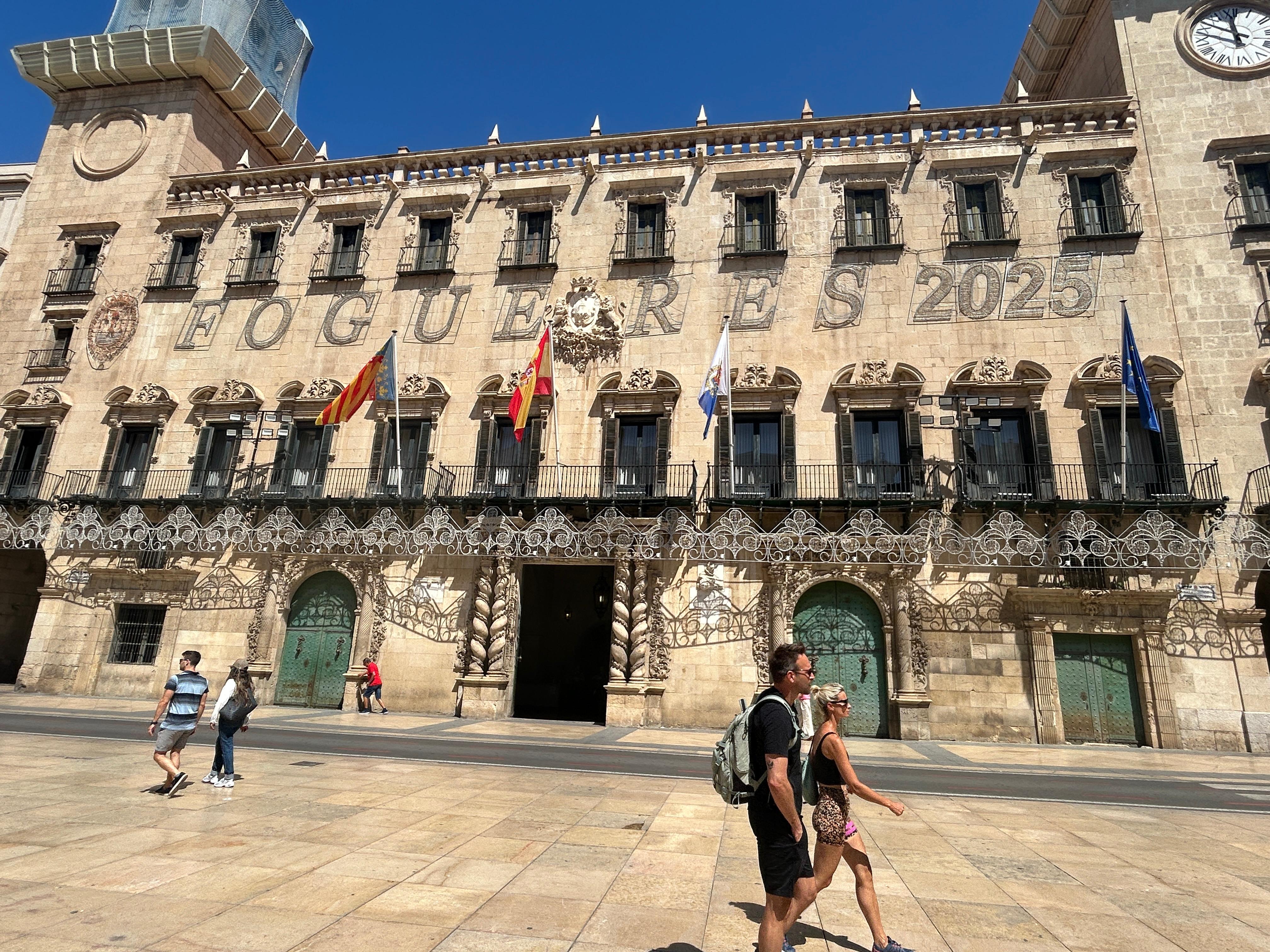 680.000 luces led iluminaran el recorrido oficial de las calles de Alicante en estas Hogueras 2025 680.000 luces led iluminaran el recorrido oficial de las calles de Alicante en estas Hogueras 2025