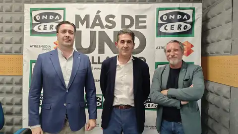 Luis Hernández c coordinador del grupo de construcción e industrialización, Álvaro Olivier, CEO en San Gregorio S.A. y Javier García, director técnico de INEXO Luis Hernández c coordinador del grupo de construcción e industrialización, Álvaro Olivier, CEO en San Gregorio S.A. y Javier García, director técnico de INEXO